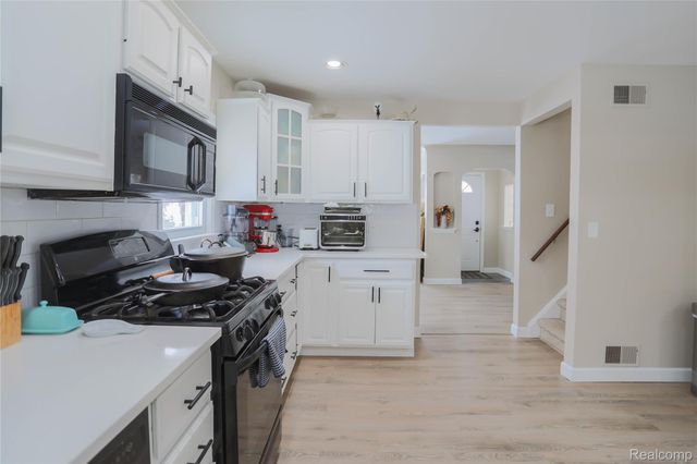 24268 Brittany Avenue, Eastpointe, MI 48021