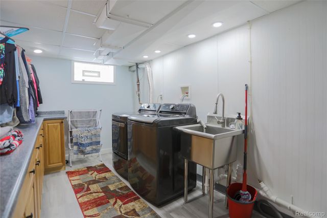 24268 Brittany Avenue, Eastpointe, MI 48021