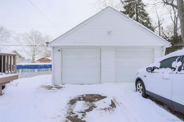 24268 Brittany Avenue, Eastpointe, MI 48021