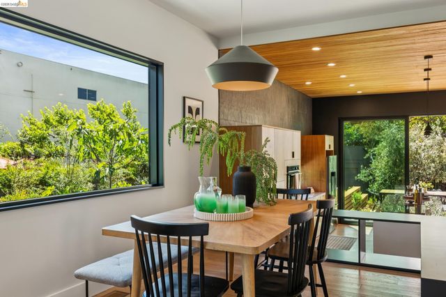 325 49Th St, Oakland, CA 94609