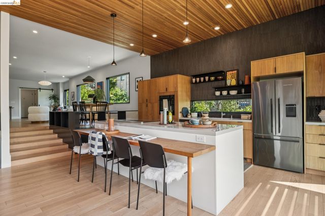 325 49Th St, Oakland, CA 94609