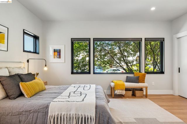 325 49Th St, Oakland, CA 94609