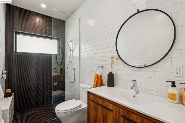 325 49Th St, Oakland, CA 94609