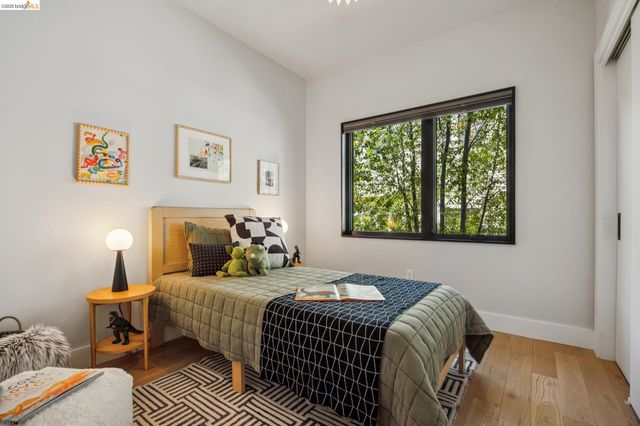 325 49Th St, Oakland, CA 94609