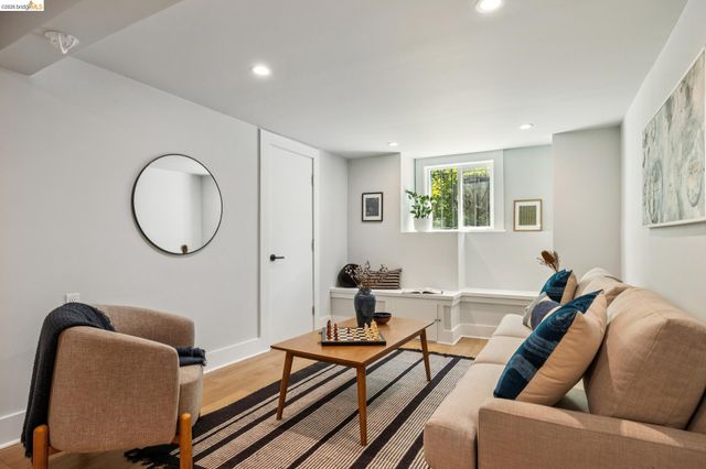 325 49Th St, Oakland, CA 94609