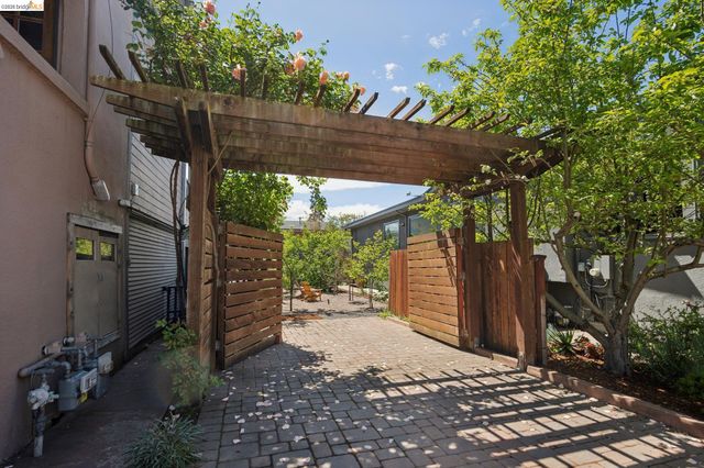 325 49Th St, Oakland, CA 94609