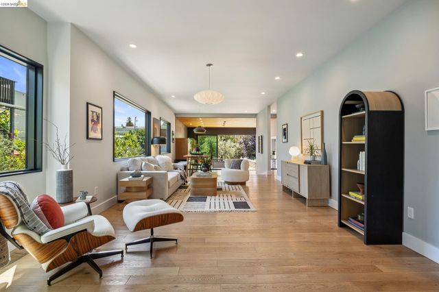 325 49Th St, Oakland, CA 94609