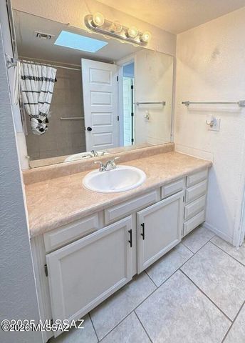 712 W Limberlost Dr Unit 36, Tucson, AZ 85705