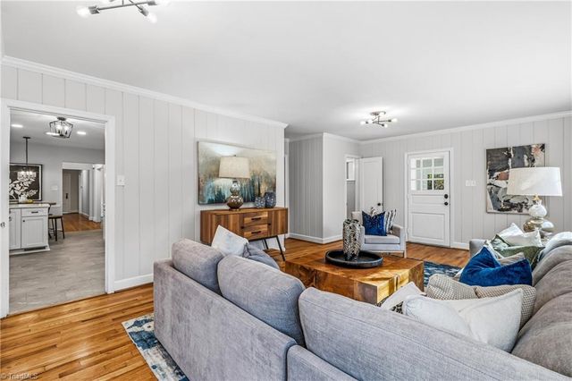 4107 W Friendly Avenue, Greensboro, NC 27410