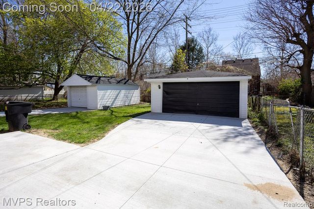22148 Moross Road, Grosse Pointe, MI 48236