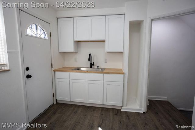 22148 Moross Road, Grosse Pointe, MI 48236