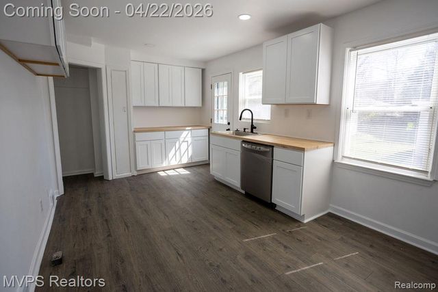 22148 Moross Road, Grosse Pointe, MI 48236
