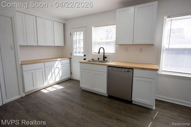 22148 Moross Road, Grosse Pointe, MI 48236