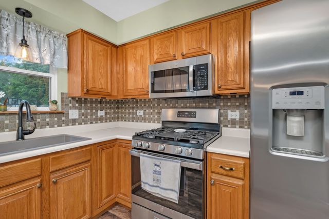 1915 Somerset Court, Romeoville, IL 60446