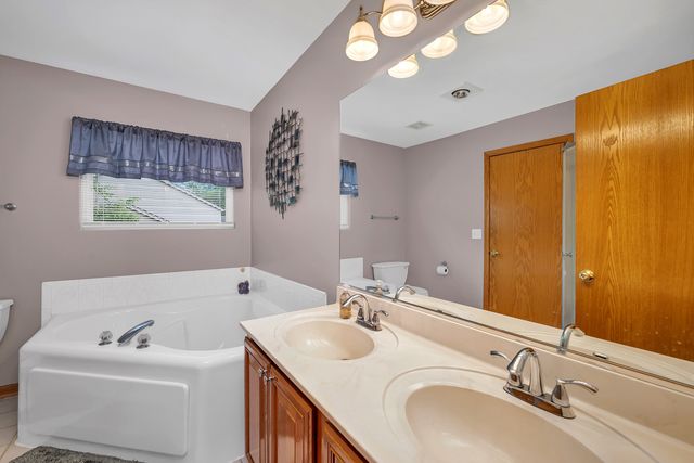 1915 Somerset Court, Romeoville, IL 60446