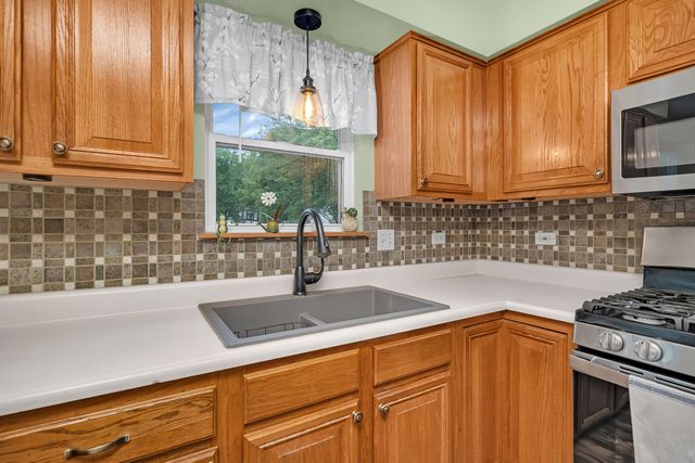 1915 Somerset Court, Romeoville, IL 60446