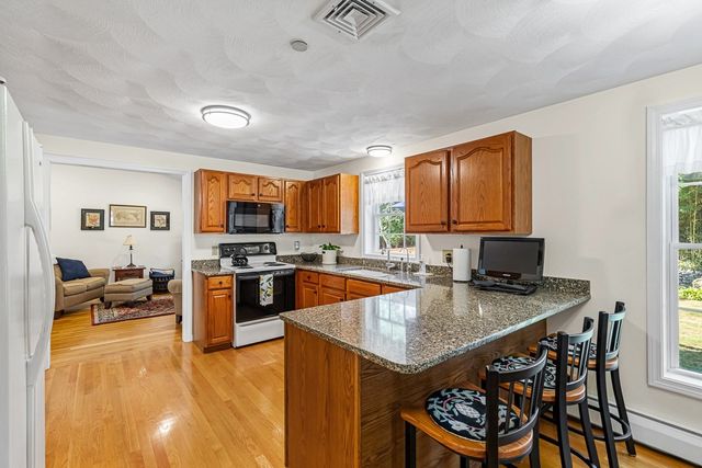 15 Andrew Ct, Swansea, MA 02777