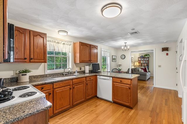 15 Andrew Ct, Swansea, MA 02777