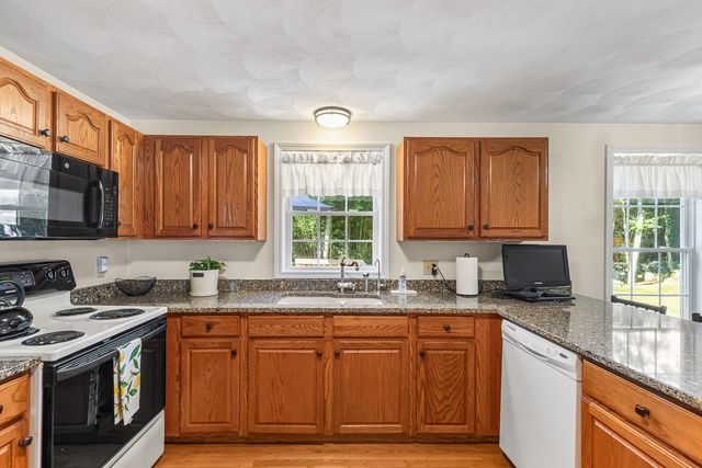 15 Andrew Ct, Swansea, MA 02777