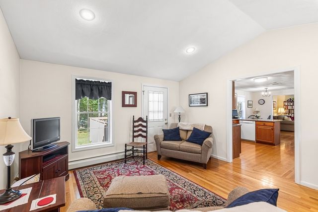 15 Andrew Ct, Swansea, MA 02777