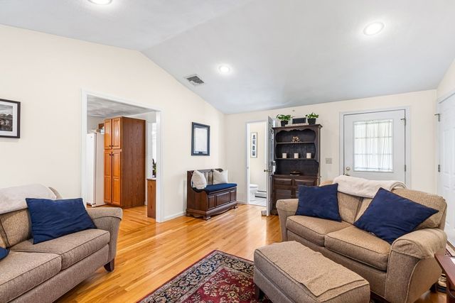 15 Andrew Ct, Swansea, MA 02777