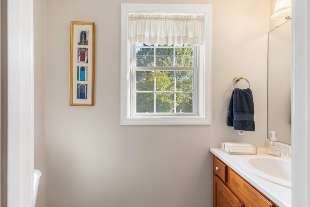 15 Andrew Ct, Swansea, MA 02777