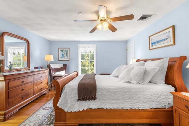 15 Andrew Ct, Swansea, MA 02777