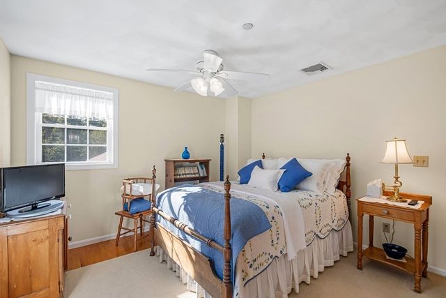 15 Andrew Ct, Swansea, MA 02777