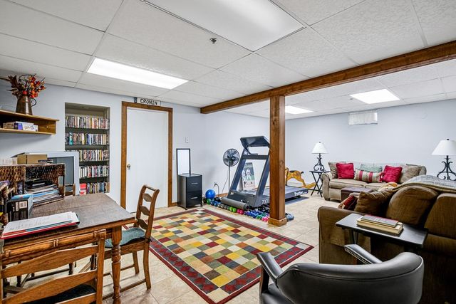 15 Andrew Ct, Swansea, MA 02777