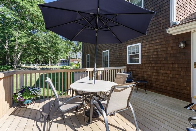 15 Andrew Ct, Swansea, MA 02777