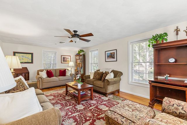 15 Andrew Ct, Swansea, MA 02777