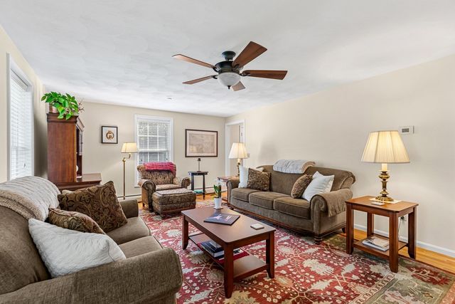 15 Andrew Ct, Swansea, MA 02777