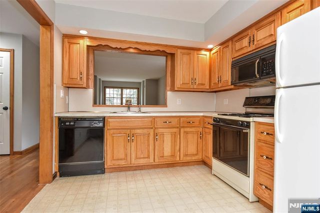 196 W Madison Avenue 7B, Dumont, NJ 07628