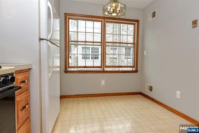 196 W Madison Avenue 7B, Dumont, NJ 07628
