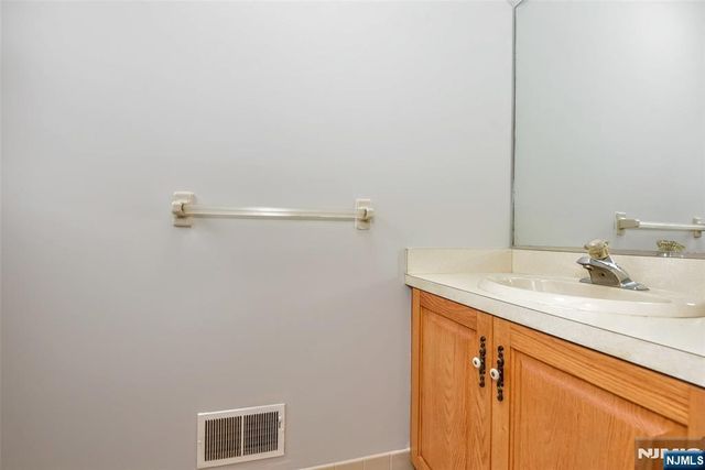 196 W Madison Avenue 7B, Dumont, NJ 07628