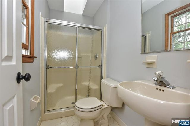 196 W Madison Avenue 7B, Dumont, NJ 07628