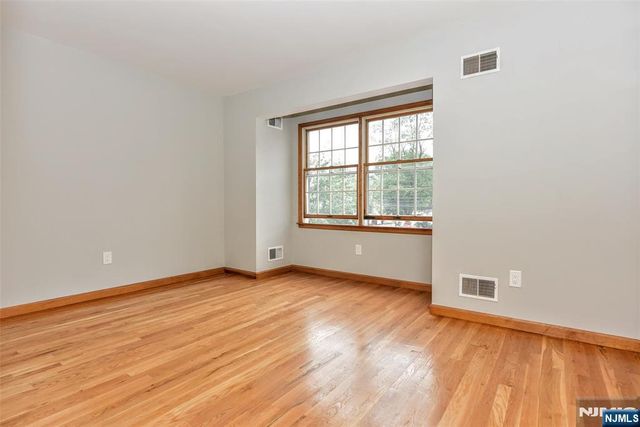 196 W Madison Avenue 7B, Dumont, NJ 07628
