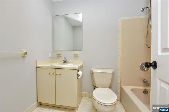 196 W Madison Avenue 7B, Dumont, NJ 07628