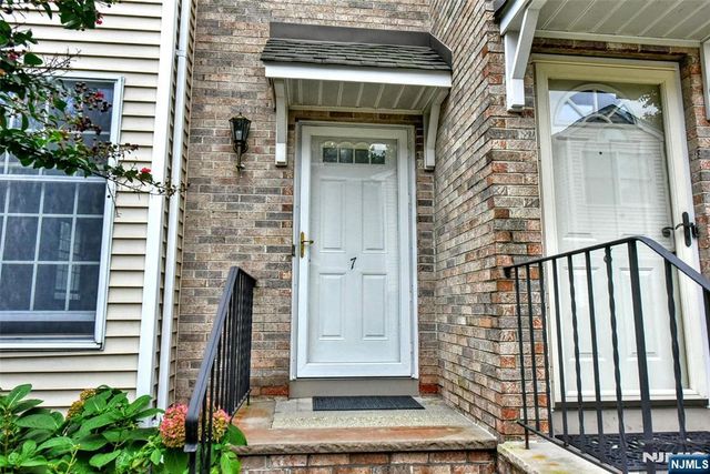 196 W Madison Avenue 7B, Dumont, NJ 07628