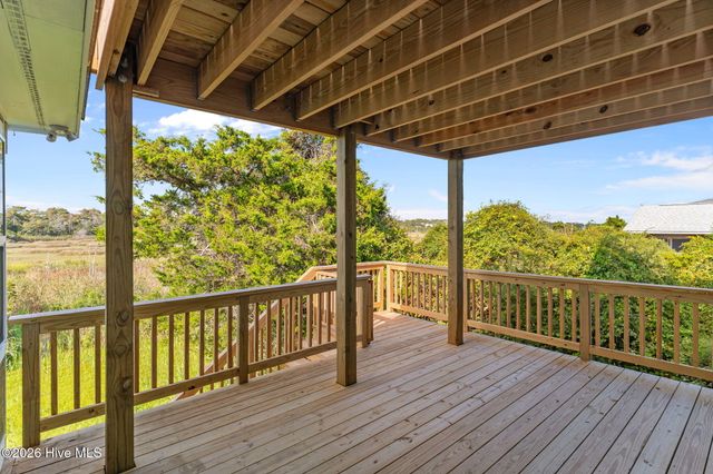 312 E Dolphin Drive, Oak Island, NC 28465