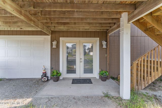 312 E Dolphin Drive, Oak Island, NC 28465