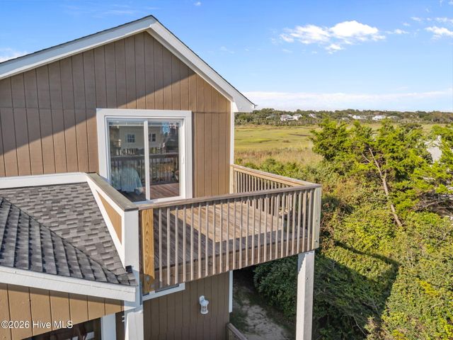 312 E Dolphin Drive, Oak Island, NC 28465