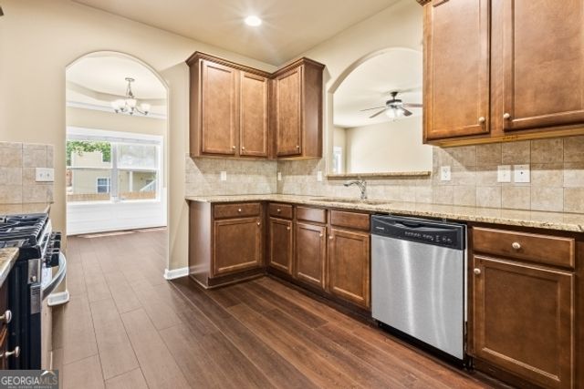 3920 LAKE MANOR Way, Atlanta, GA 30349
