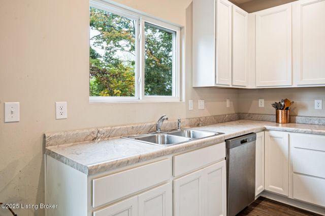 18070 Bridle Run Dr, Louisville, KY 40245