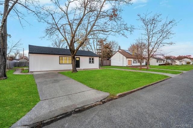 27 Ash Street, Central Islip, NY 11722