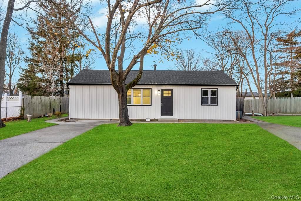 27 Ash Street, Central Islip, NY 11722
