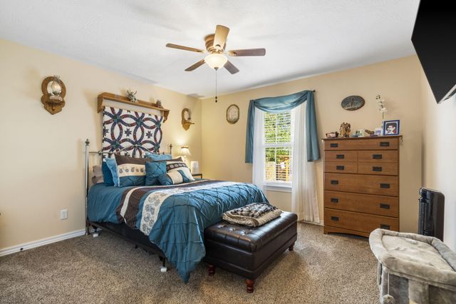 307 E Cypress Street, Clever, MO 65631