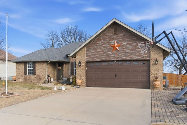 307 E Cypress Street, Clever, MO 65631