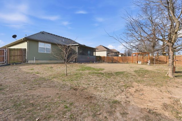 307 E Cypress Street, Clever, MO 65631