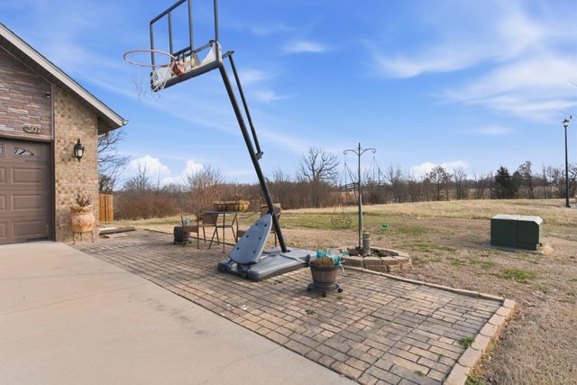 307 E Cypress Street, Clever, MO 65631